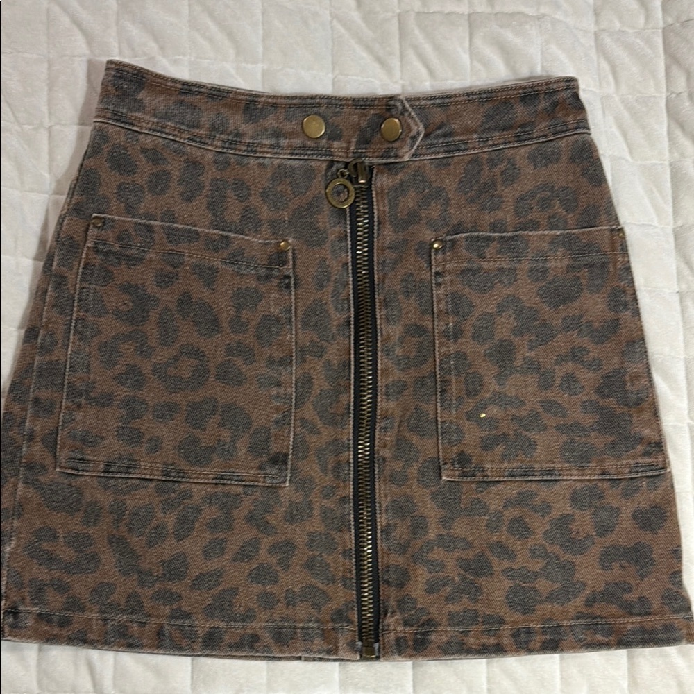 Leopard Print Front-Zip Mini Skirt - Brown